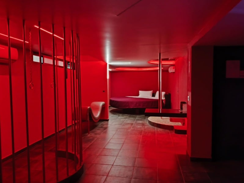 Área de descanso de la habitación con alberca, Red Garden Hotel CDMX